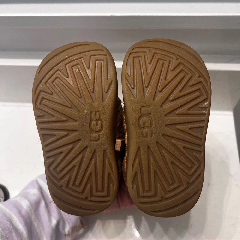 Infant Ugg Chukka Boot - Picture 5 of 8